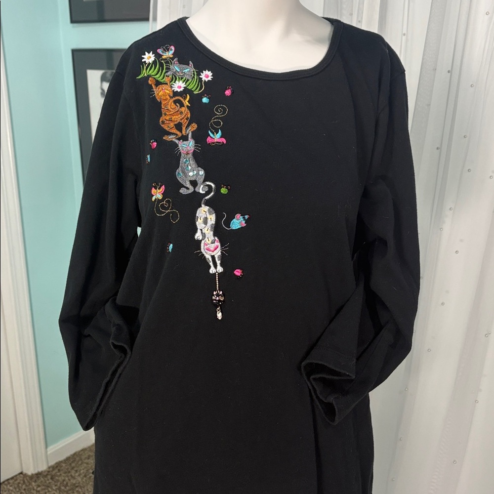 Quacker Factory cat and mouse embroidered blouse